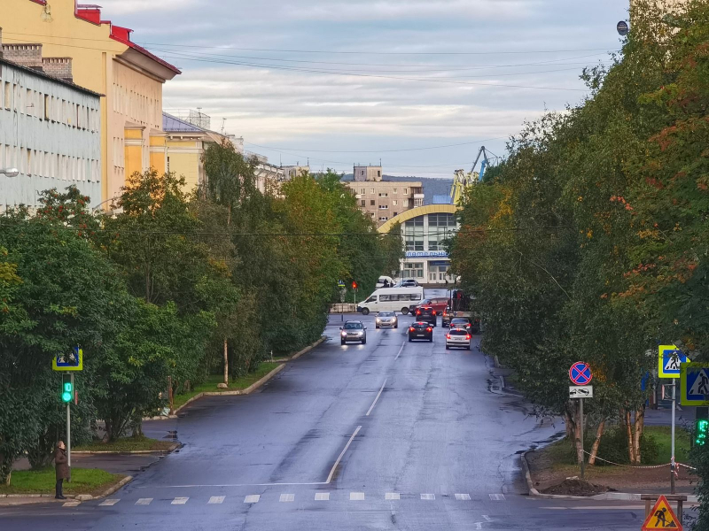 В Мурманске массово эвакуируют автомобили Панорама города Мурманск: здания, дома, улицы