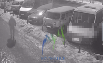 Северянин слил бензин с маршрутки в Мурманске Парковка