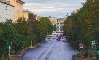 В Мурманске массово эвакуируют автомобили Панорама города Мурманск: здания, дома, улицы