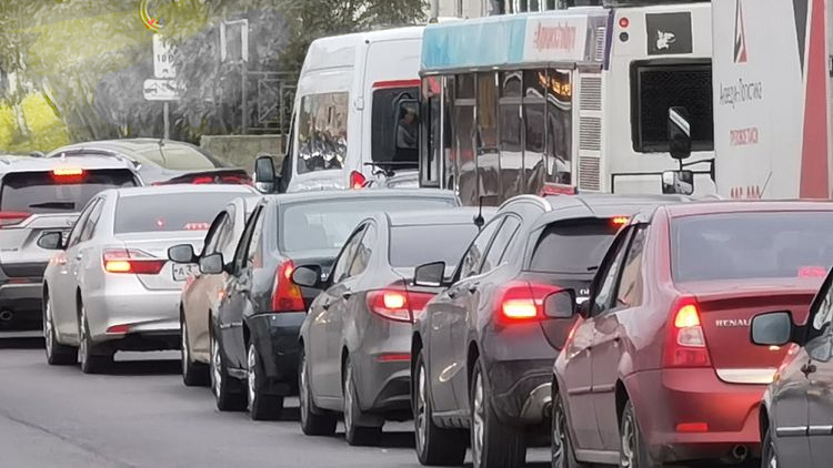 В Мурманске образовалась пробка протяженностью 2,5 км пробка