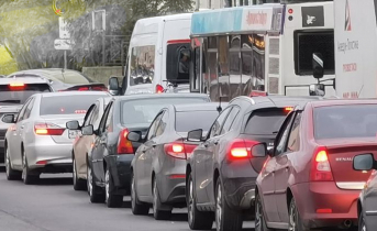 В Мурманске образовалась пробка протяженностью 2,5 км пробка