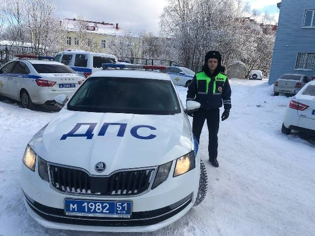 Северянин попал в трудную ситуацию на дороге в Мурманской области ДПС