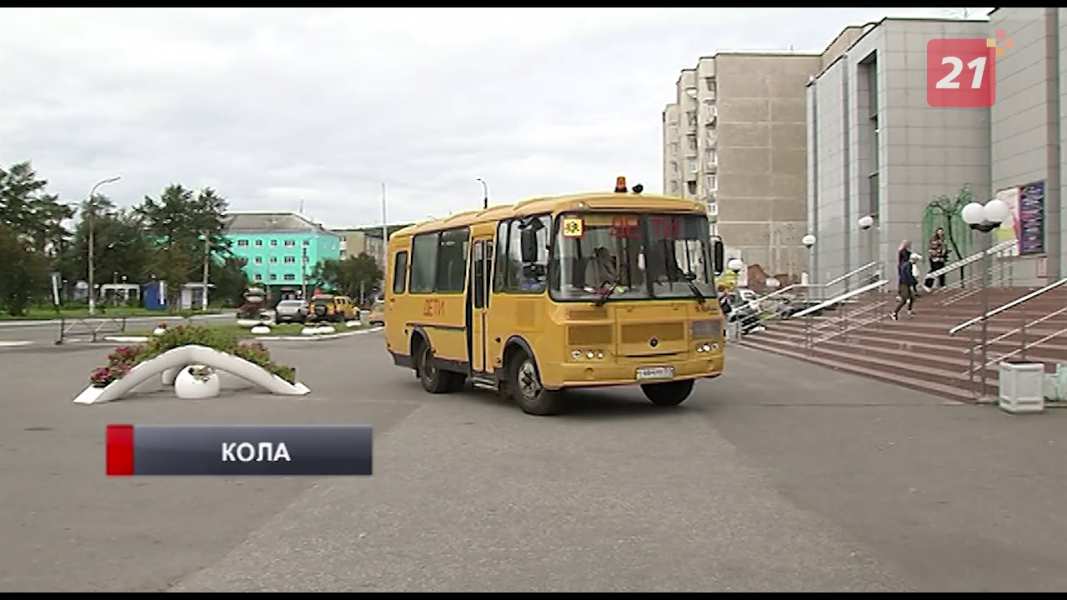 Госавтоинспекторы Мурманской области проверили школьные автобусы Автобус