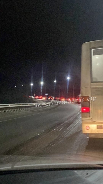 Водители застряли в километровой пробке в Мурманской области Пробка