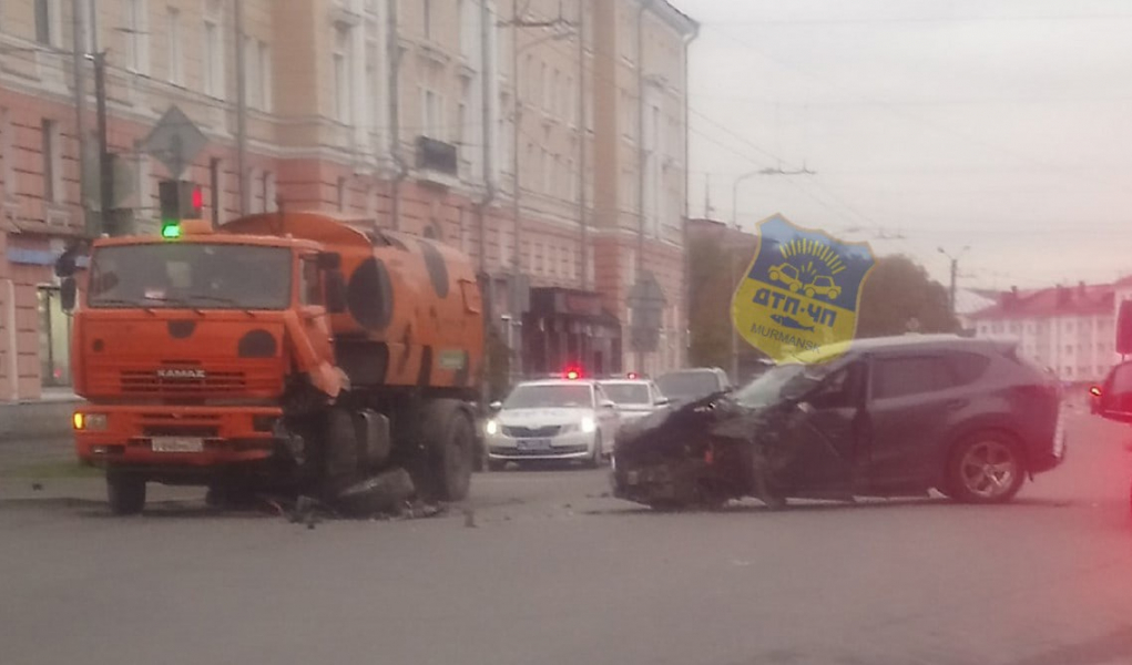 В центре Мурманска произошло серьезное ДТП ДТП