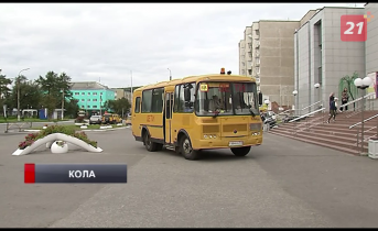 Госавтоинспекторы Мурманской области проверили школьные автобусы Автобус