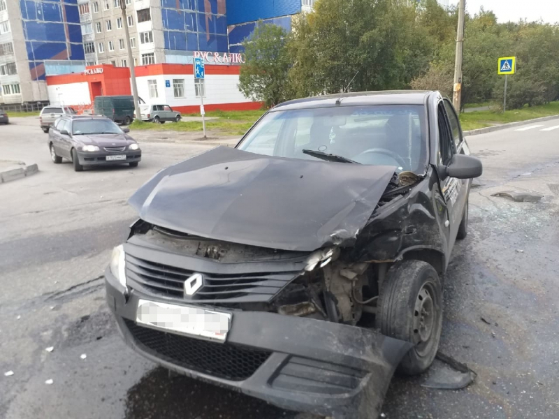 В Мурманске водитель такси попал в ДТП ДТП