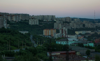 Мужчина с ножом гулял в мурманском дворе: полицейский применил оружие Мурманск
