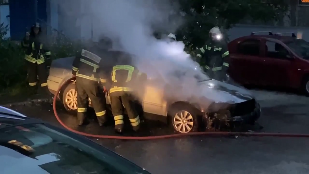 Момент возгорания автомобиля в Мурманской области попал на видео Пожар
