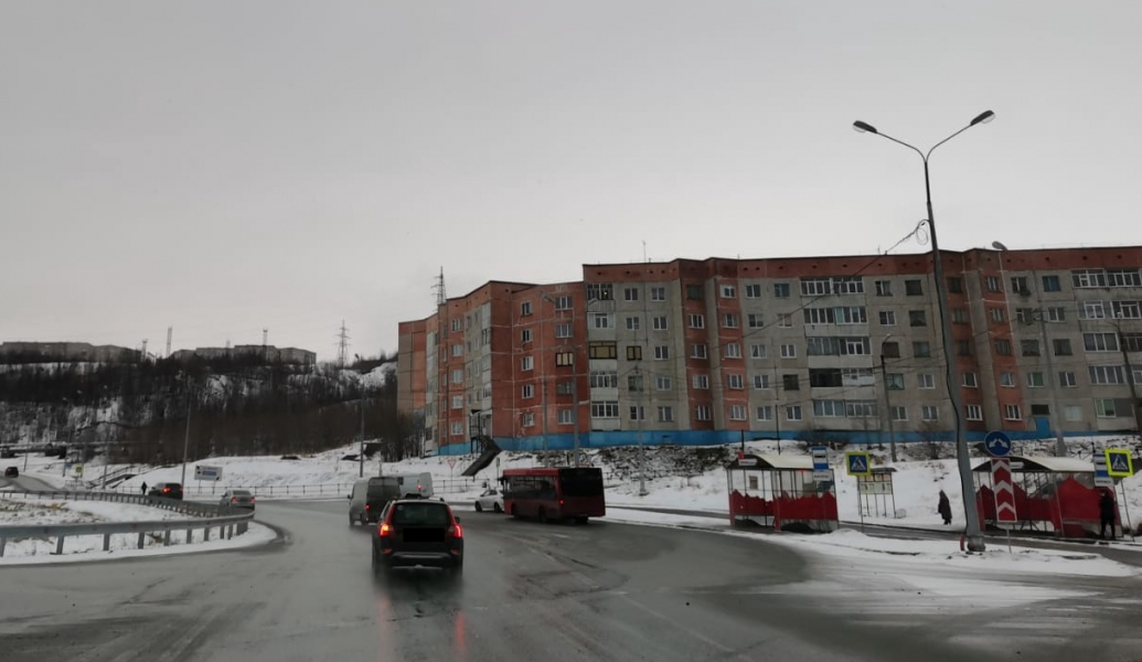 Житель Мурманской области оказался в суде из-за подозрительной посылки Улица