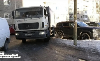 В Мурманске к водителям обратились с важной просьбой Парковка
