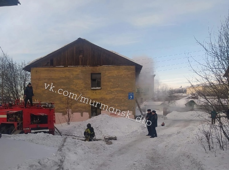 В Мурманске эвакуировали жильцов дома во время пожара Пожар