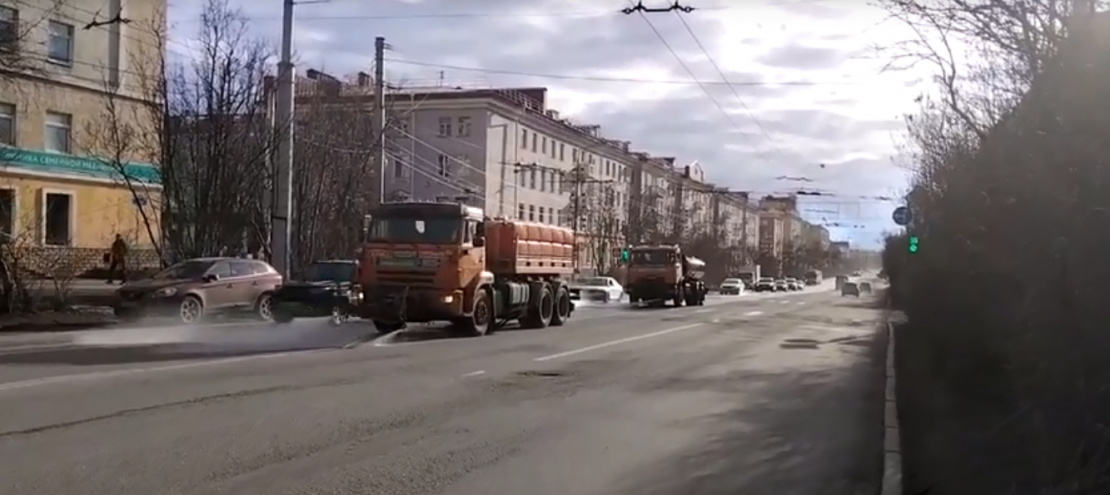 Неприятную картину наблюдали северяне в центре Мурманска Машины