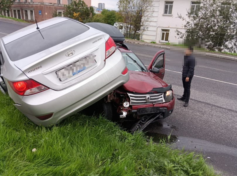 Последствия жуткого ДТП на заправке в Мурманске попали на видео ДТП