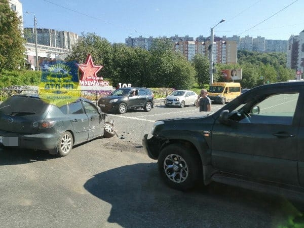 В результате ДТП в Мурманске у автомобиля отвалилось колесо ДТП