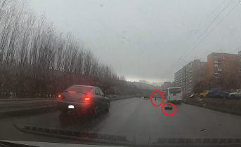 Маршрутка потеряла два колеса на ходу в Мурманске ДТП