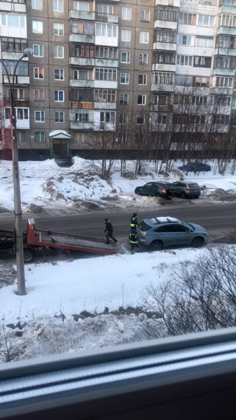 В Мурманске массово эвакуируют автомобили Эвакуатор