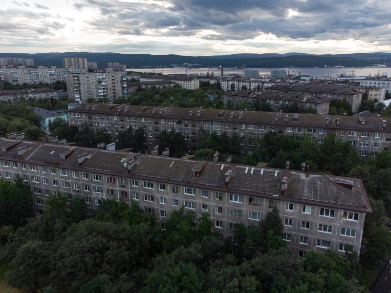 Трёх человек депортировали из Мурманска за грубые нарушения Город