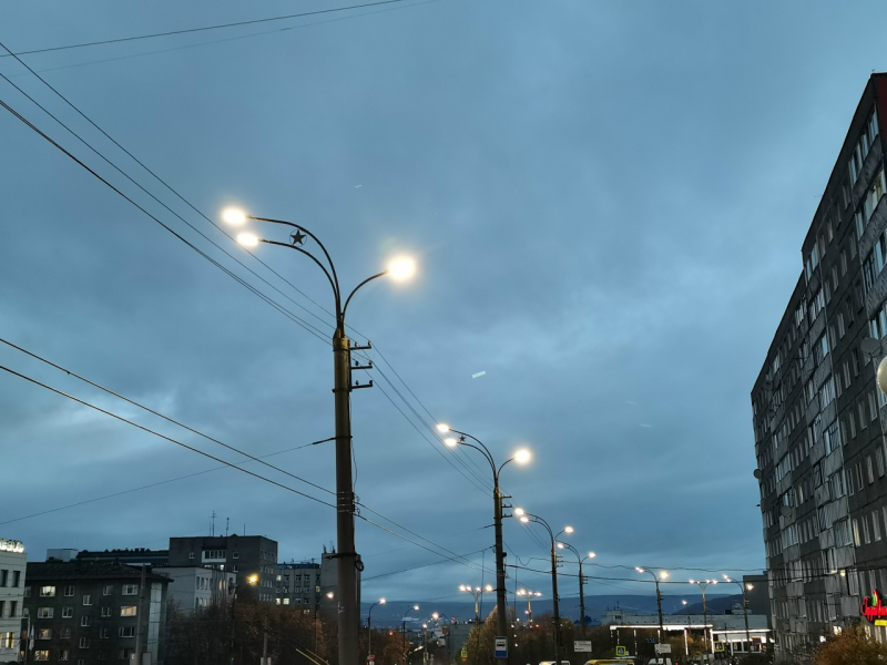 Владельцев необычных объектов разыскивают в Мурманске Фонари