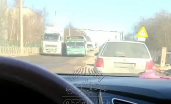 Опасная яма на дороге Яма