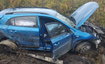 В Мурманской области легковой автомобиль улетел в кювет ДТП