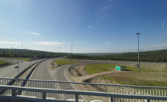 Реверсивное движение организовано в Мурманской области Мурманск, дорога, трава, отворотка, небо