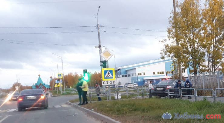 Момент жесткого ДТП на перекрестке в Апатитах попал на видео Последствия ДТП