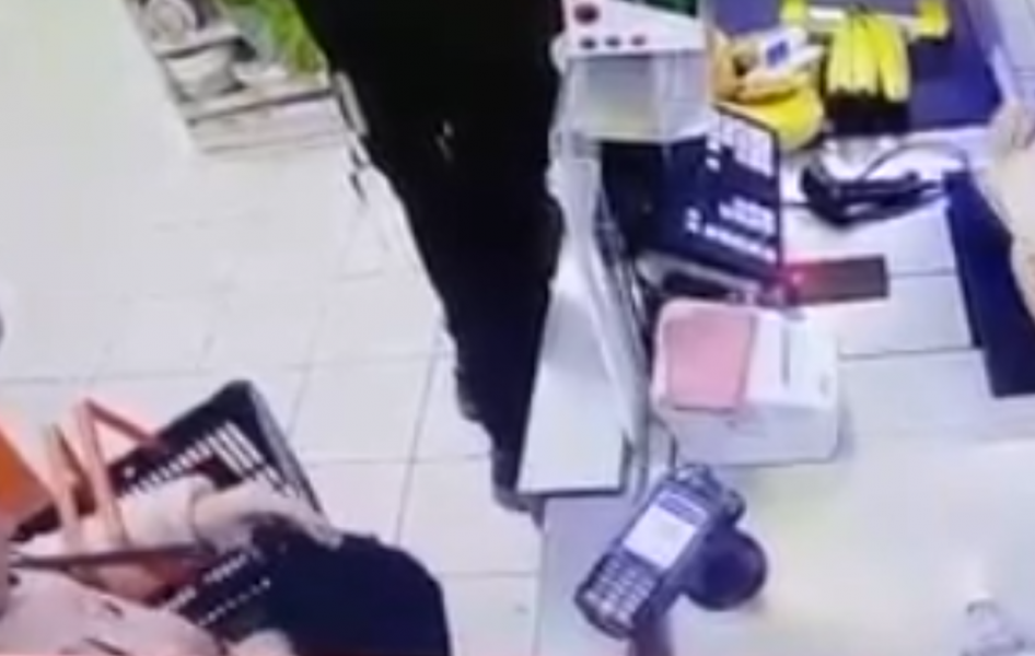 Розыск преступницы в Мурманске Камера видеонаблюдения