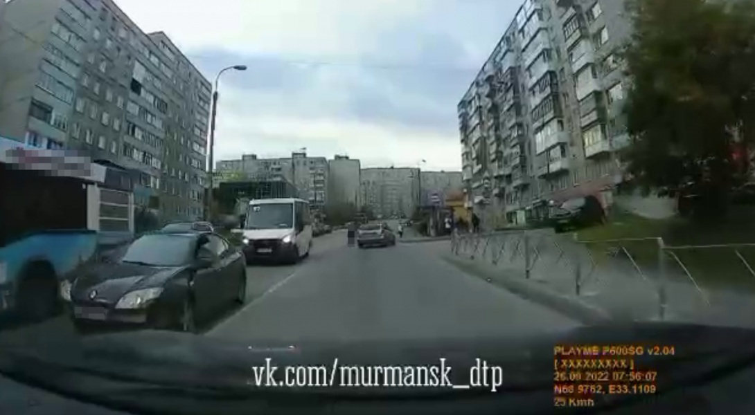 Водитель чудом избежал трагедии на дороге в Мурманске Дорога