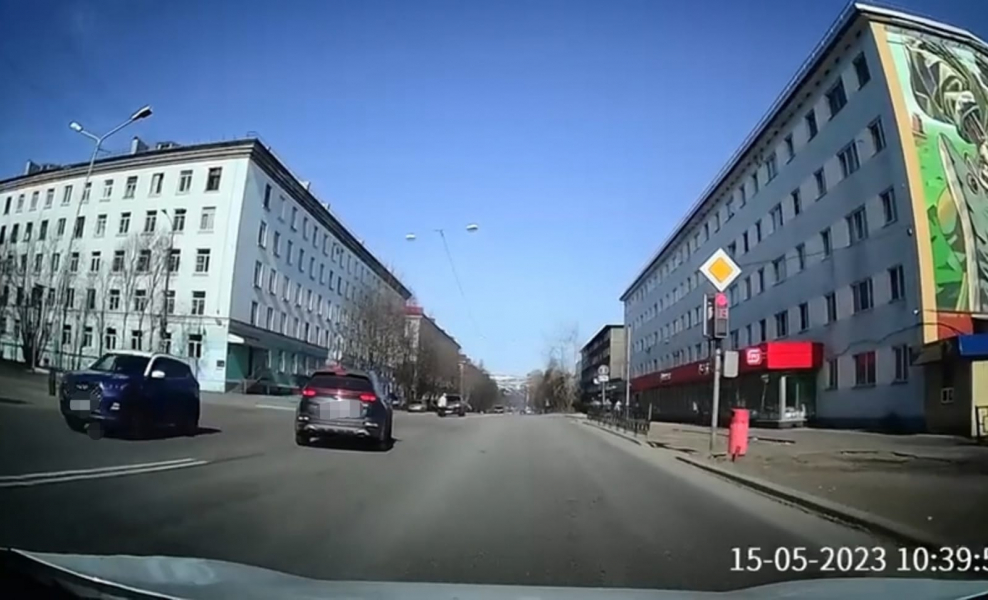 Опасный маневр в Мурманске Нарушитель
