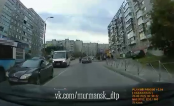 Водитель чудом избежал трагедии на дороге в Мурманске Дорога