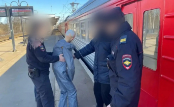 Мужчина напал с ножом на пассажира в электропоезде Полиция