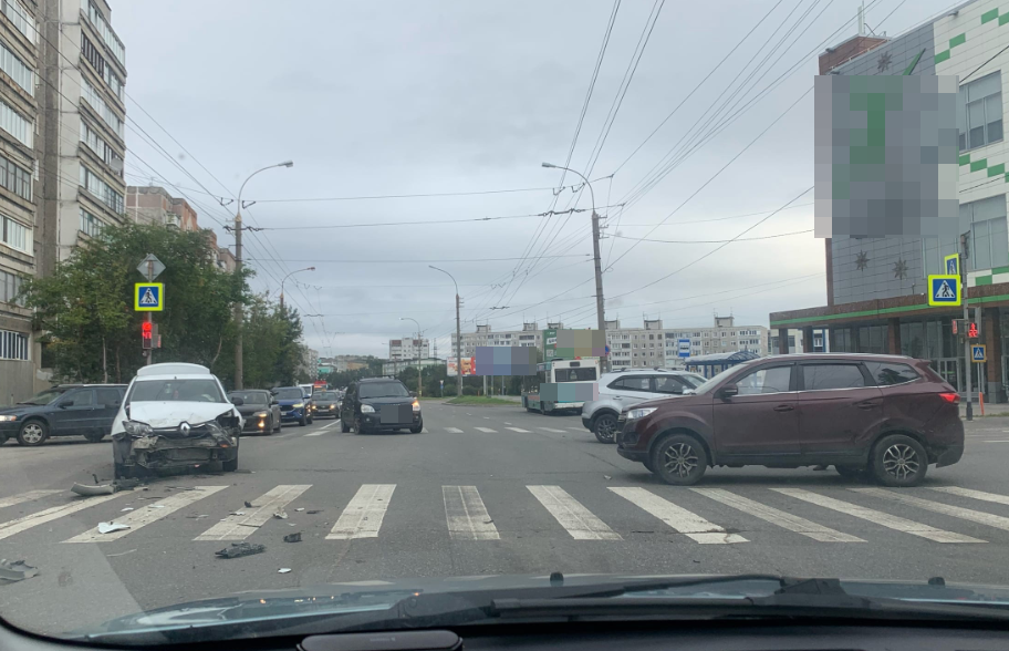 Жесткая авария произошла на пешеходном переходе в Мурманске Авария