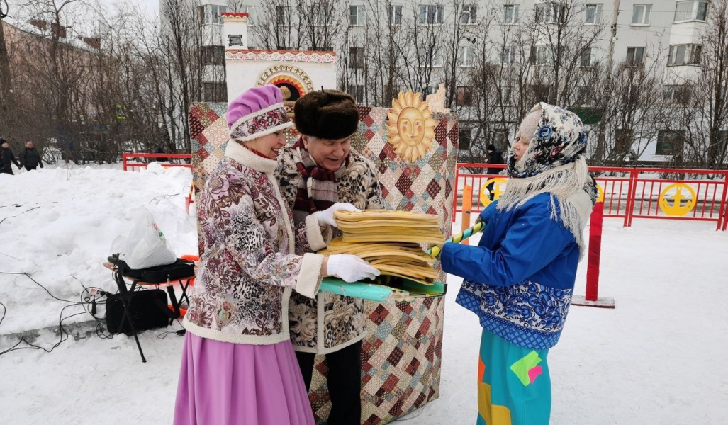 Ярмарка в центре Мурманска Праздник в Мурманске, масленица