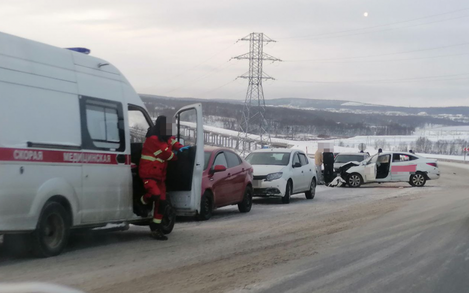 В Мурманской области по дороге в аэропорт произошло серьезное ДТП Авария