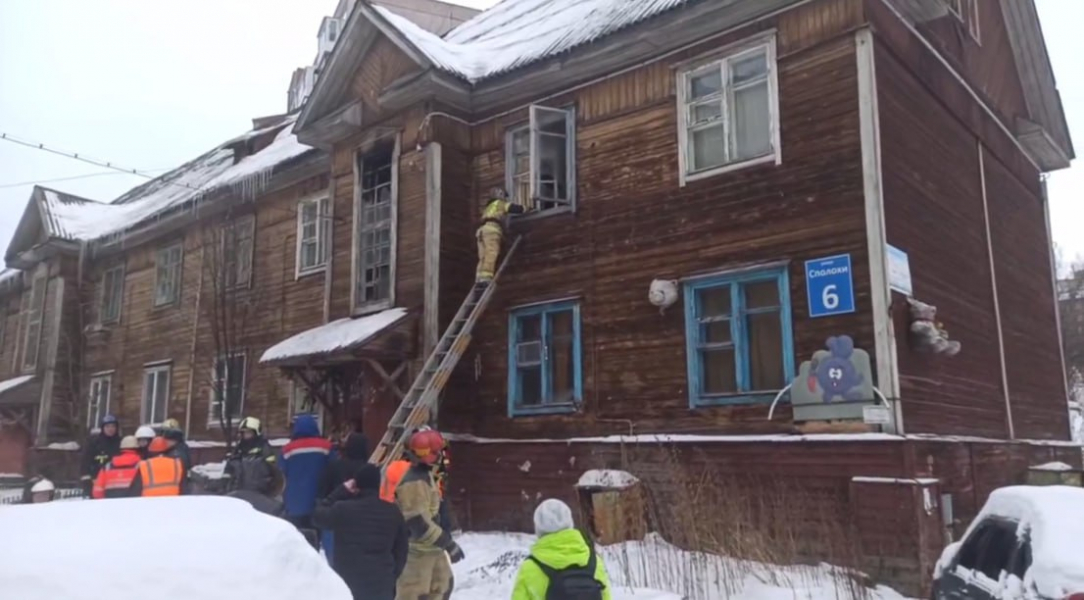 Прокуратура начала проверку после пожара в центре Мурманска дом