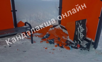 Вандалы разгромили новую остановку в Мурманской области Остановочный комплекс