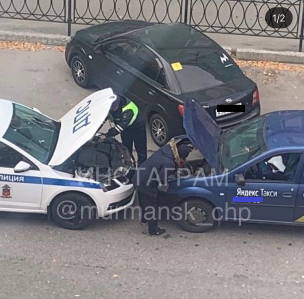 В Мурманске сотрудники ДПС помогли таксисту Помощь на дороге