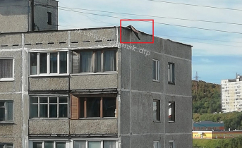 «Он может сорваться вниз». Северян предупредили об опасности в мурманском дворе Крыша