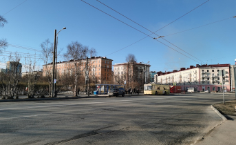 Проехавшего по тротуару в центре Мурманска водителя наказали Мурманск
