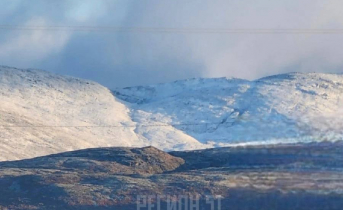В населенном пункте в Мурманской области выпал снег Снег