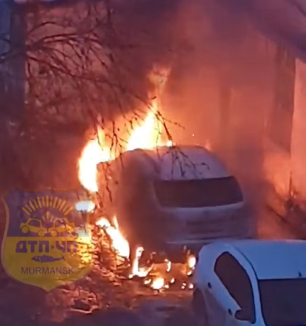 Горящий «Лексус» в Мурманск попал на видео Пожар