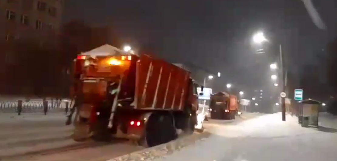Количество осадков превысило норму в Мурманске Мурманск, дороги, снег, машины, ночь