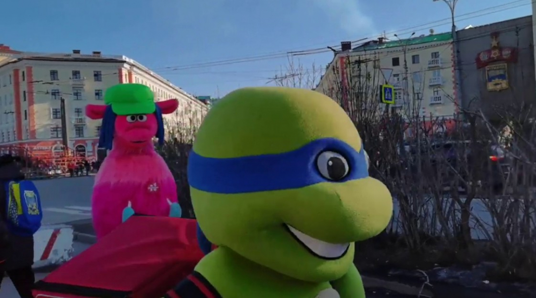Черепаха в центре Мурманска Черепаха