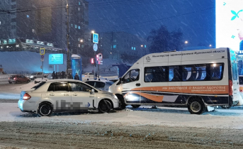 Последствия аварии с участием такси в Мурманске попали на видео ДТП