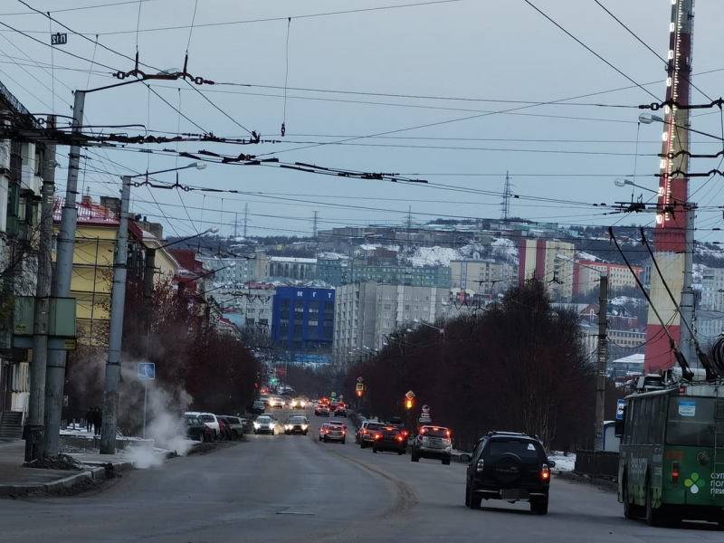 Мурманчане помогли попавшему в беду автомобилисту Дорога