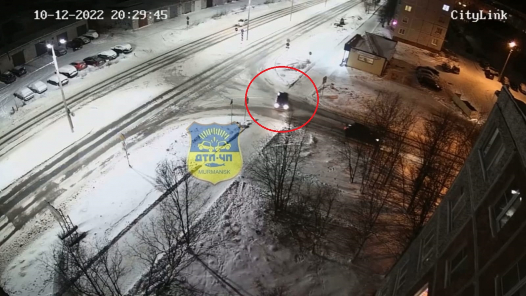Странный маневр на дороге в Мурманской области попал на видео Водитель