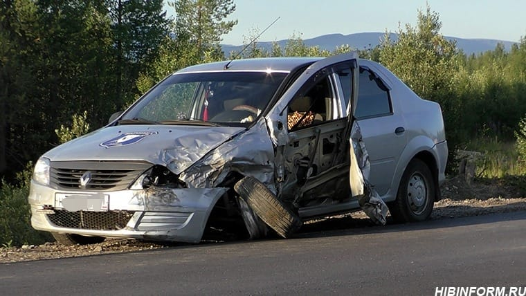 Водителя выбросило из салона автомобиля после жуткой аварии в Мурманской области ДТП