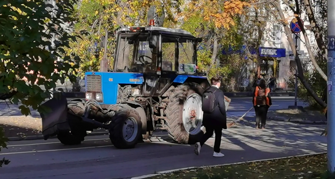Уборка велодорожек в центре Мурманска повеселила северян Уборка