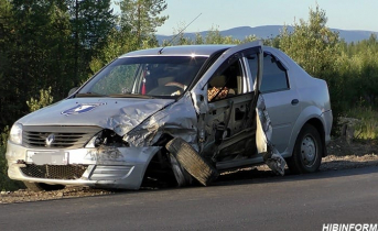 Водителя выбросило из салона автомобиля после жуткой аварии в Мурманской области ДТП